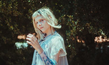 ベビーシッターオンリーファンズ エロチック 写真