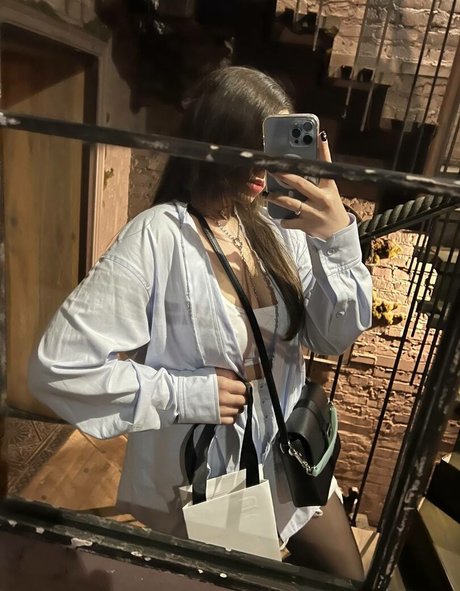 黒髪の熟女オンリーファンズ アートxxx 画像