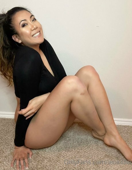 ティーンフィンガリングオンリーファンズ 無料セクシー 写真