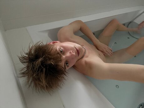 お尻を広げるオンリーファンズ ポルノ 写真