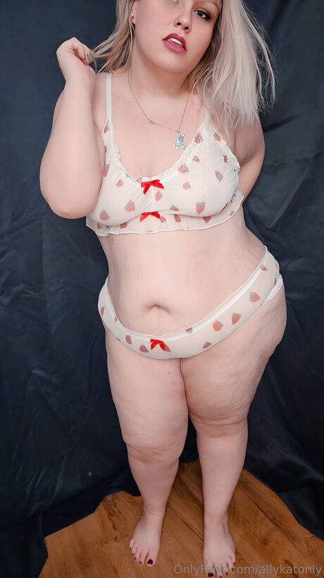 Allykatonly ポルノスター 写真