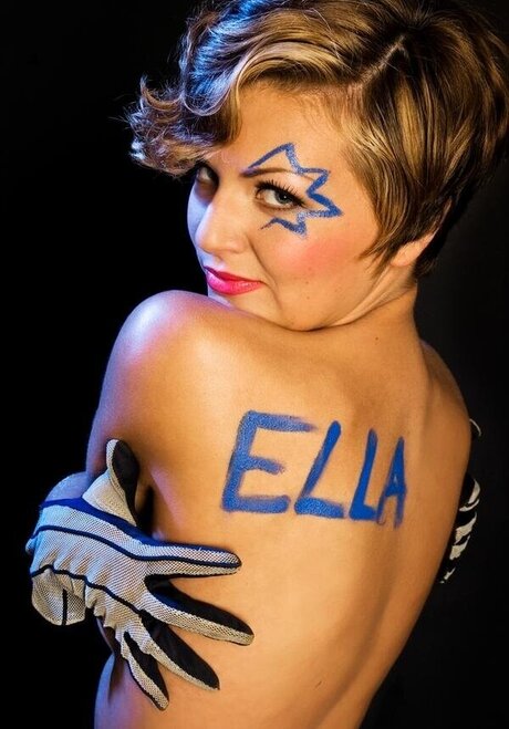 Ella Endlich ヌードスター 画像