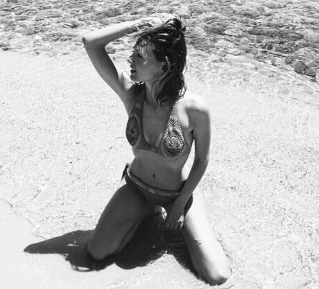 Ella Endlich ヌードモデル 画像