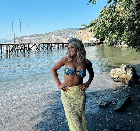 ダブルフェラチオオンリーファンズ 美しい裸 写真