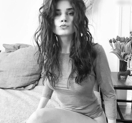 黒人ティーンオンリーファンズ アート裸 写真