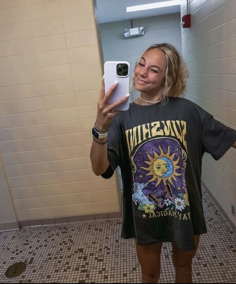 Faith Enokian 独占ポルノスター 写真