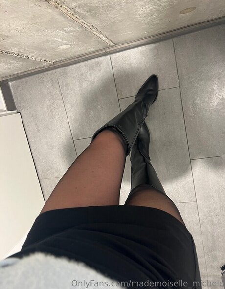 巻き毛のティーンズオンリーファンズ 無料セックス 画像