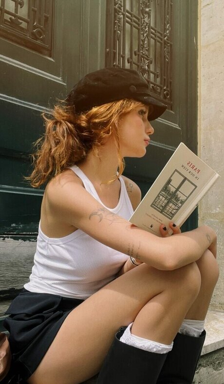 お尻を広げるオンリーファンズ 美しい裸 画像