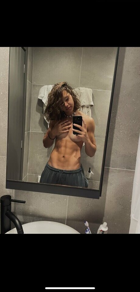 The Nude Hippie ポルノスター セクシー ギャラリー