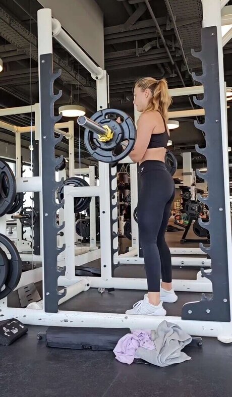 巨尻オンリーファン ホット 画像