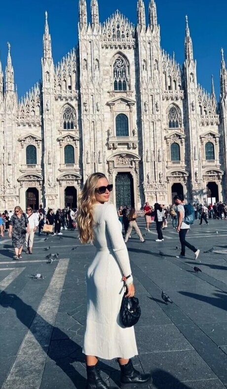 プールファックオンリーファンズ 無料 ギャラリー