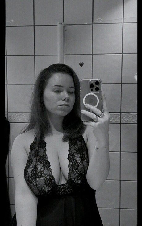 Jana Kristina Heiland XXXモデル 写真