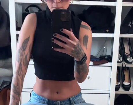 成熟したラテン系オンリーファンズ セックス 画像