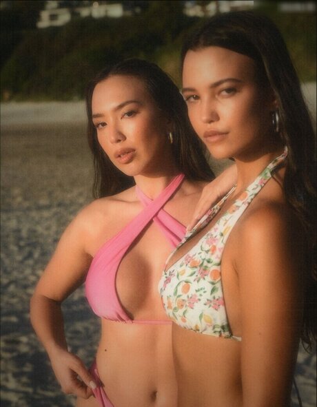 巨乳ストリップオンリーファンズ 美しい 写真