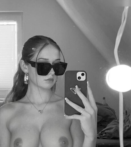 カムフィートオンリーファンズ エロ 写真