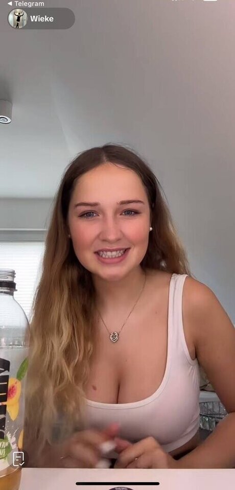 金髪の小人オンリーファンズ エロ 画像