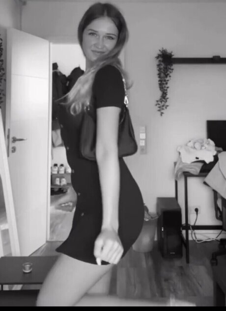 Wieke エロティックなポルノスター アーカイブ