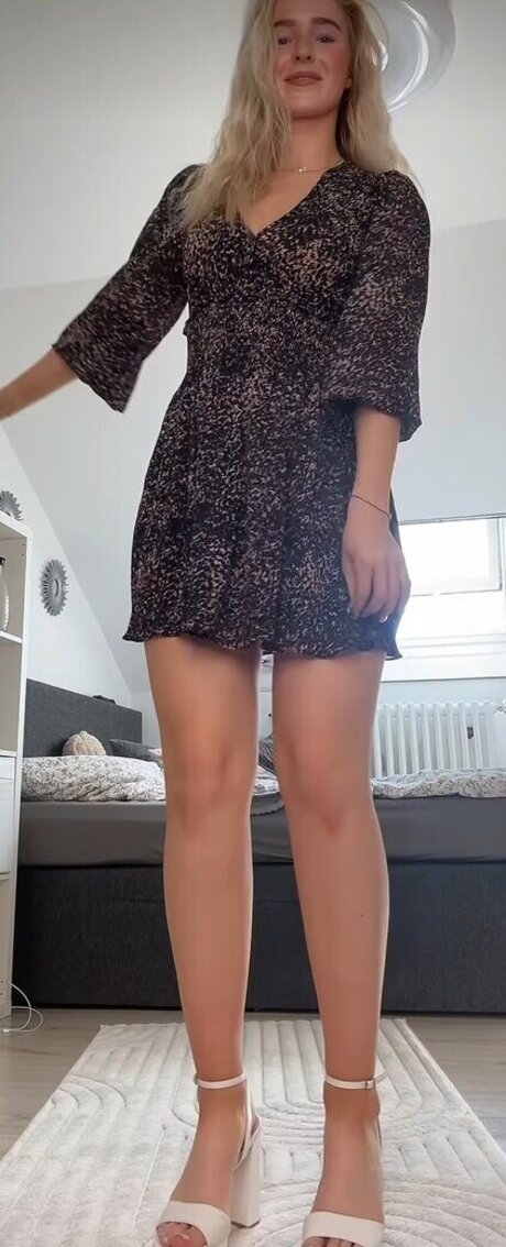 Emely Winkler セクシーなポルノスター 写真