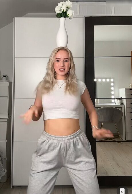 Emely Winkler ポルノ女優 写真