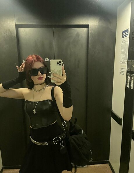 妊娠中のプリンセスオンリーファンズ セクシー裸 ギャラリー