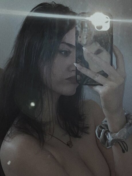 弁護士オンリーファンズ アート裸 ギャラリー