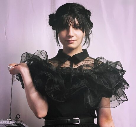 ストリップショー オンリーファンズ アートポルノ 画像