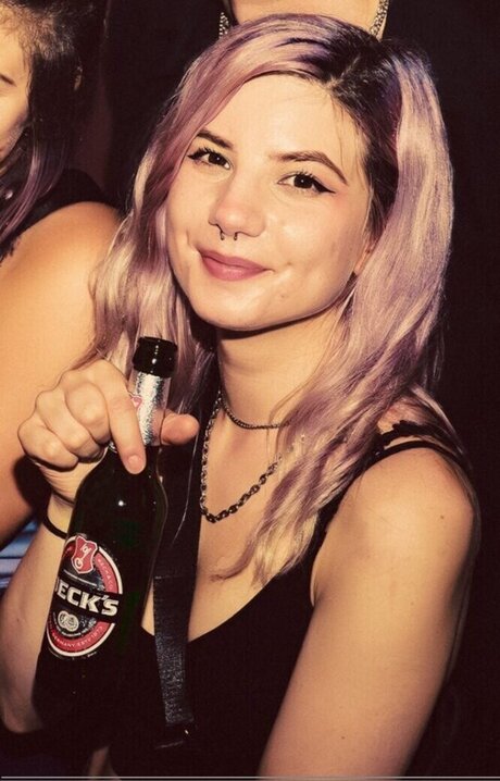 背が高くて巨乳のオンリーファンズ 無料 写真