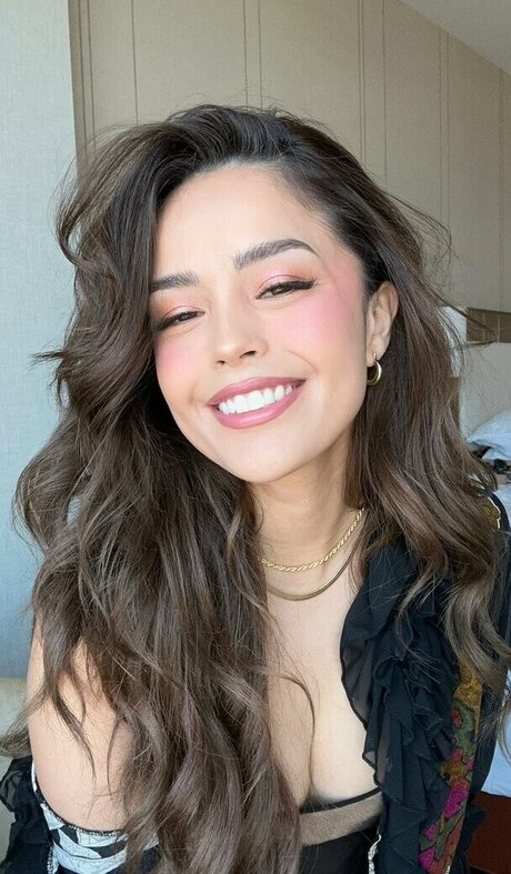 ぽっちゃりブルネットオンリーファンズ エロ ギャラリー