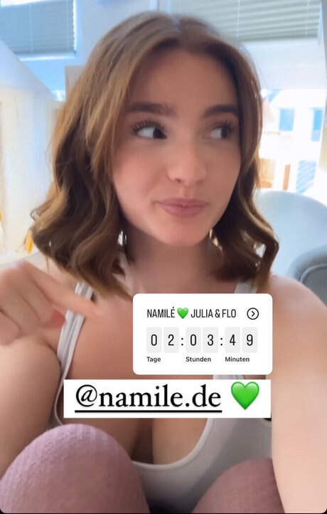 曲線美の女の子オンリーファンズ アート裸 画像