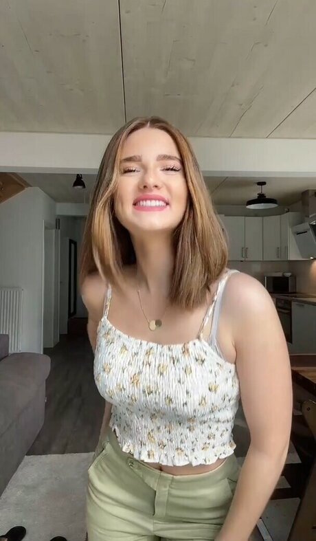 Julia Schulze スター ヌード アーカイブ