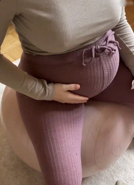 Julia Schulze ヌードモデル 画像