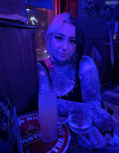 40歳のオンリーファンズ 美しいヌード 写真