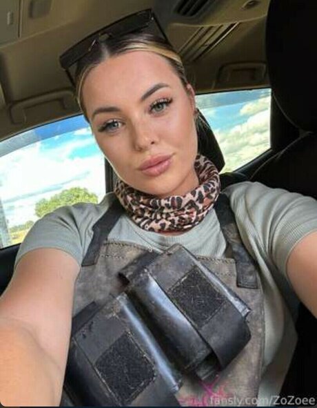 Zoe Nothdurft 裸のモデル 画像