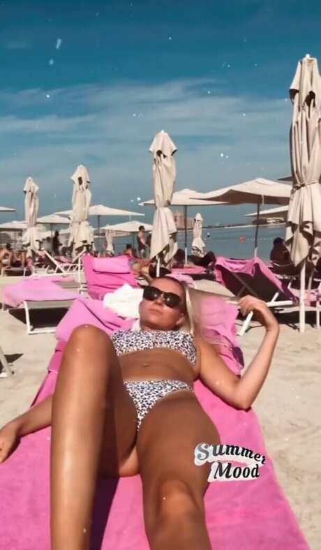 CorinaBRX ホットスター 写真