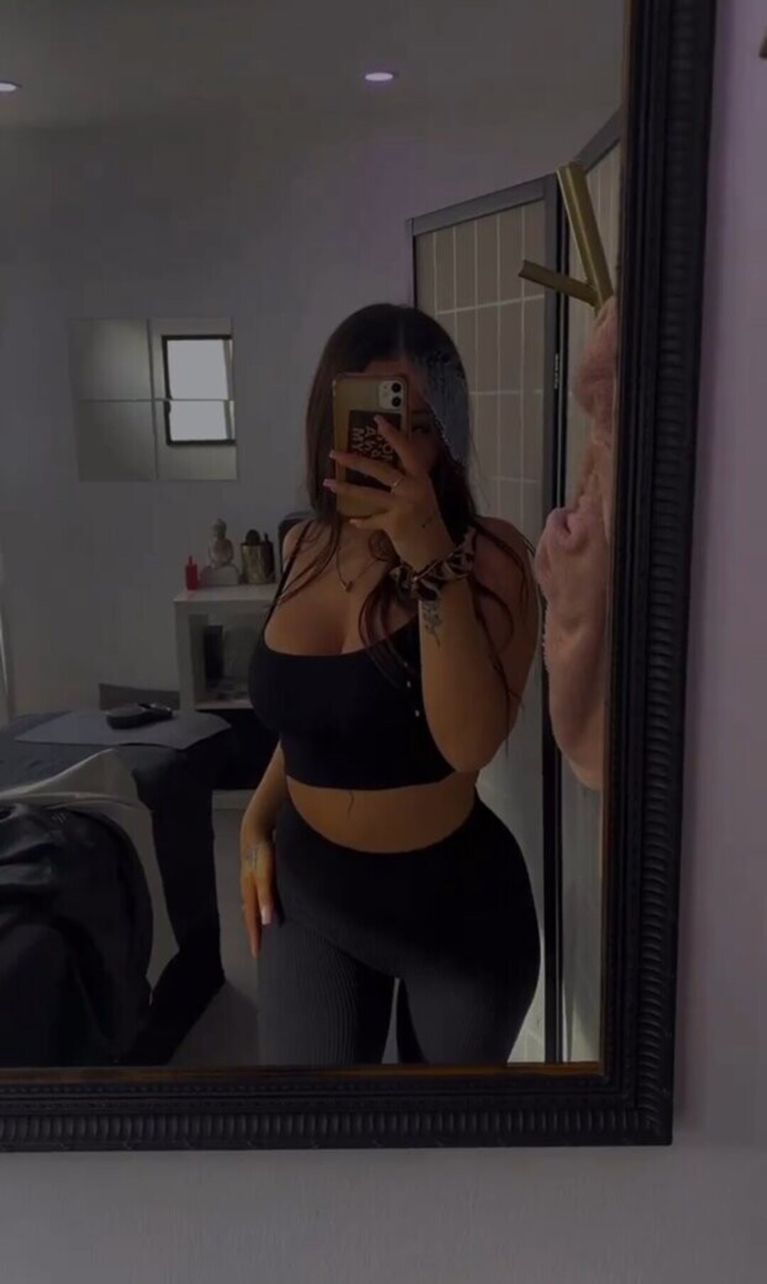 肉厚熟女オンリーファンズ パーフェクト 写真