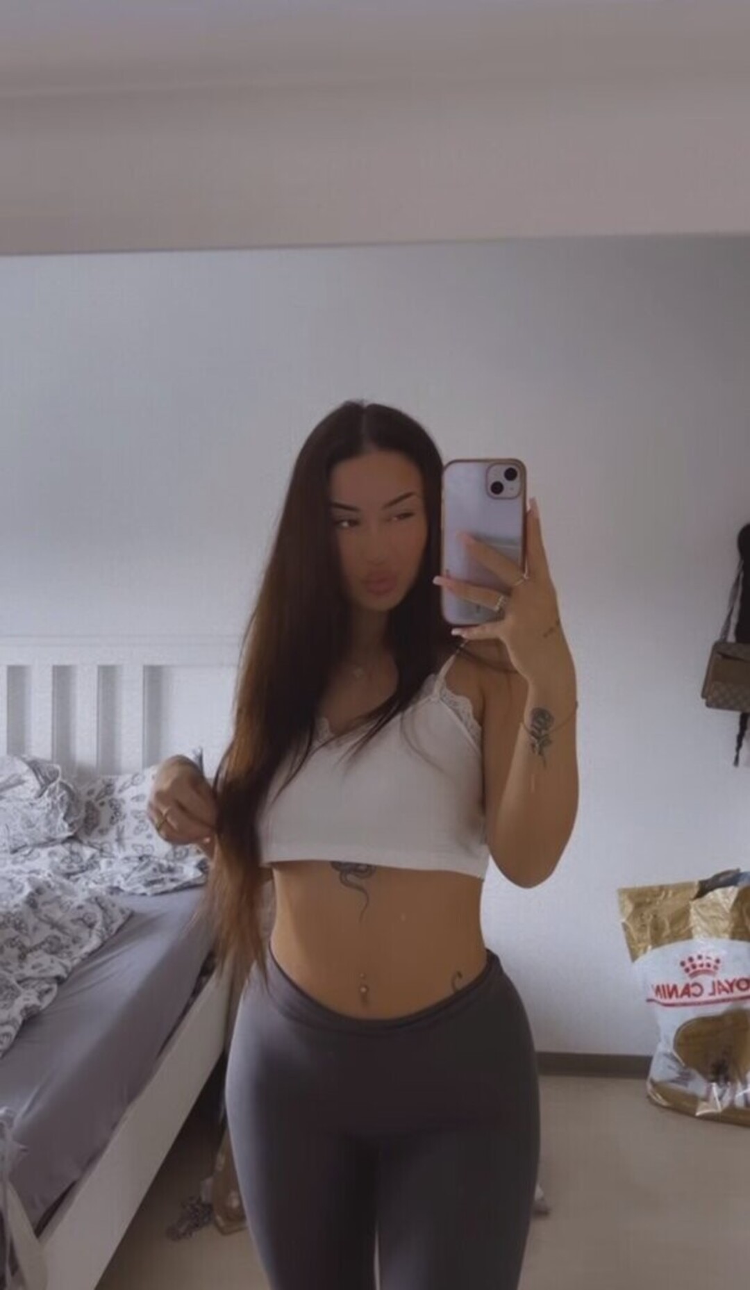 カムフィートオンリーファンズ 無料ポルノ 写真