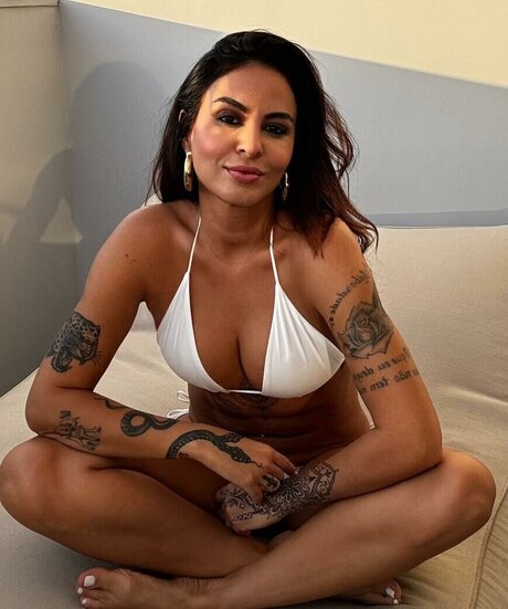 Alinne Rosa トップモデル 写真