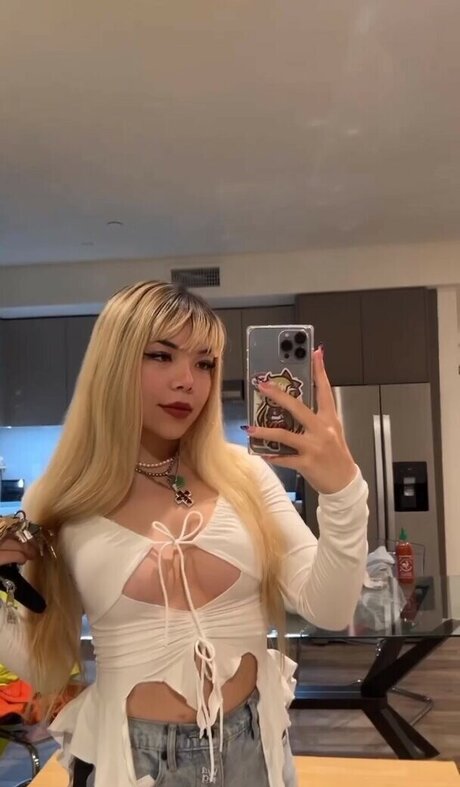 パンストオンリーファンズ エロチック 画像