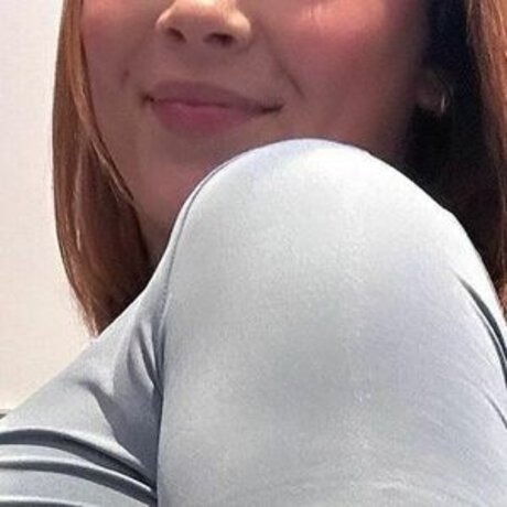 オイルを塗った巨乳オンリーファンズ 美しい裸 ギャラリー