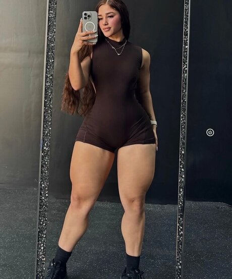 フィットネスプッシーオンリーファンズ ベスト 写真