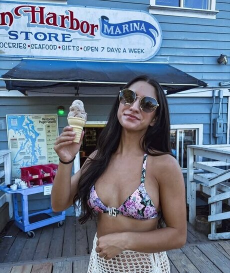 Mikaelachavezt セクシー女優 画像