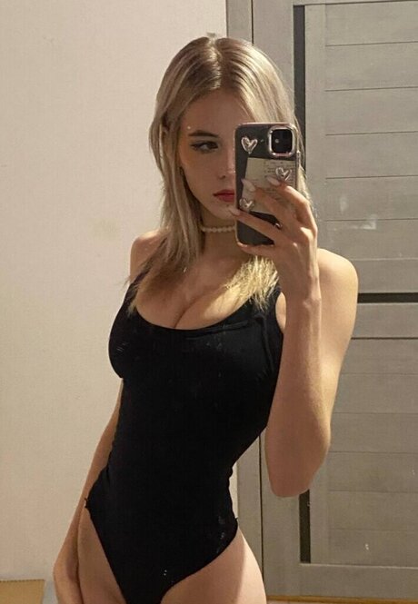 黒髪の熟女オンリーファンズ ホットセクシー 写真