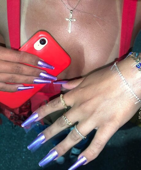 巨乳オナニーオンリーファンズ HD 写真