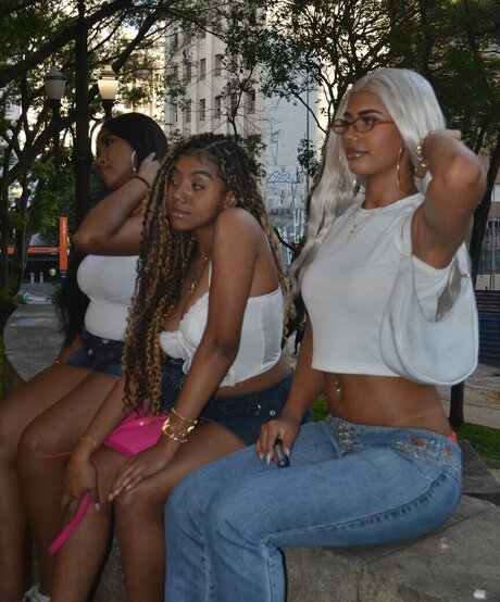 カーリーエボニーオンリーファンズ 無料セクシー 写真