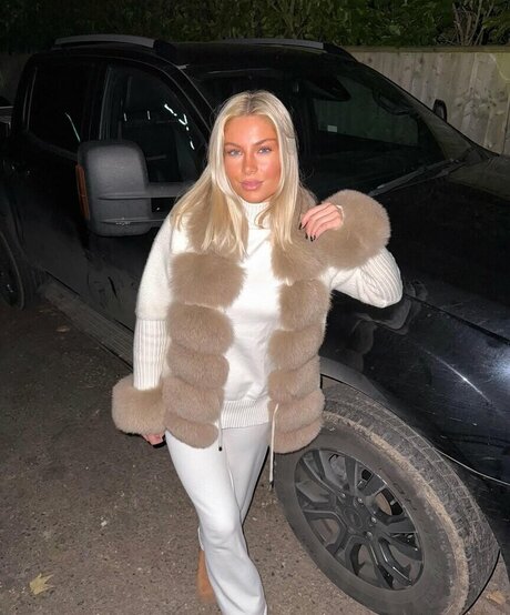 mollymercedes 裸の女優 画像