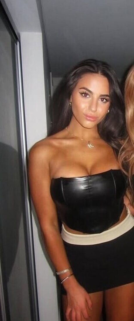 Kayla Elias アートスター ギャラリー