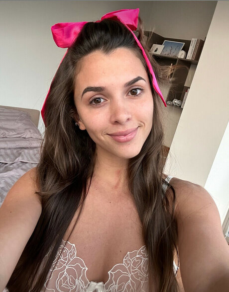 エモな痴女オンリーファンズ アート裸 写真