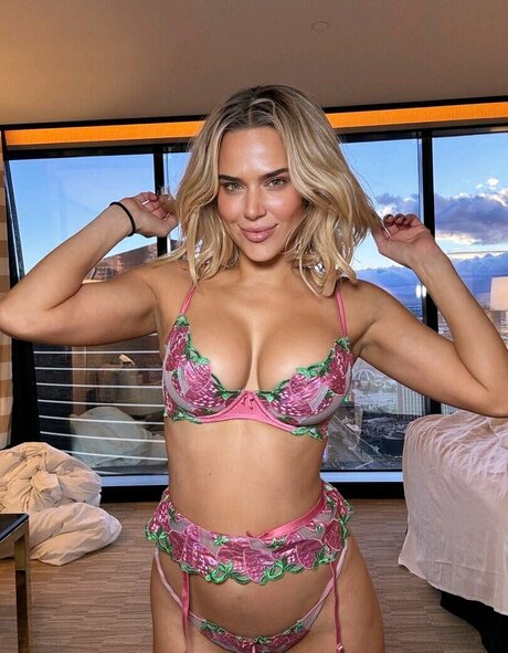 かわいいブロンドのオンリーファンズ えろた 写真