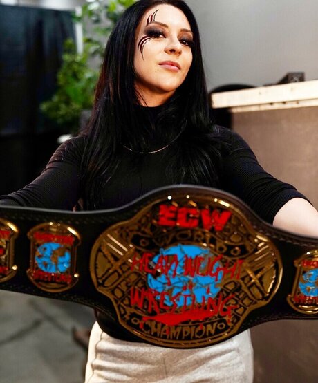 裸の女の子オンリーファンズ ポルノ 画像