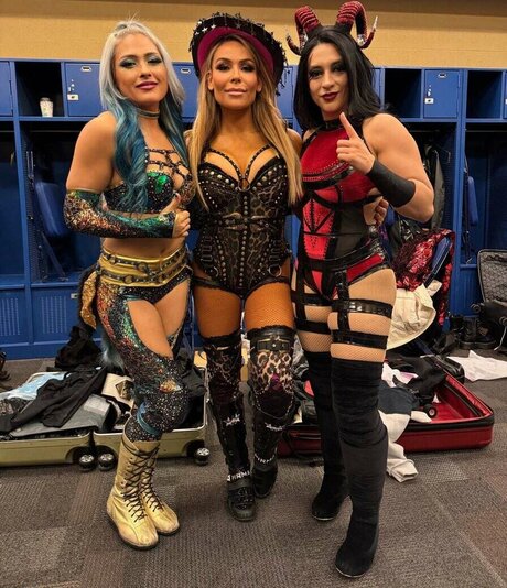 後背位オンリーファンズ ポルノ 画像